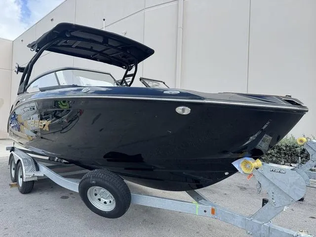 Slide: The Image of Yamaha 255XD 2025 - 2