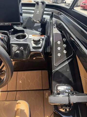 Slide: The Image of Yamaha 255XD 2025 - 28