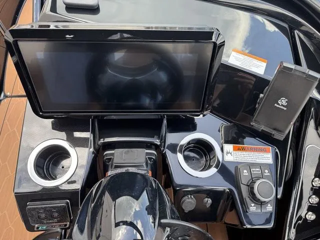 Slide: The Image of Yamaha 255XD 2025 - 30