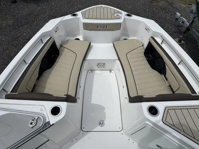 Slide: The Image of Yamaha 255 FSH Sport E 2025 - 16