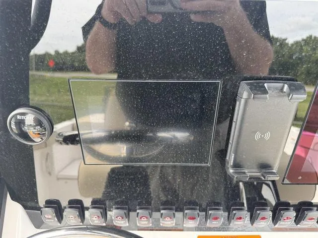 Slide: The Image of Yamaha 255 FSH Sport E 2025 - 9