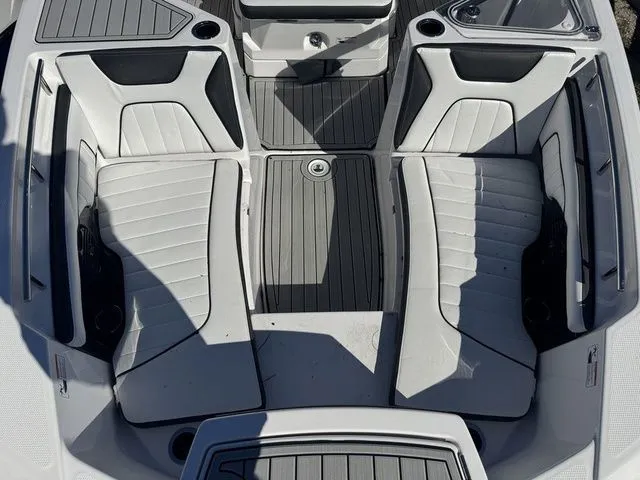 Slide: The Image of Yamaha 252 FSH Sport 2025 - 11