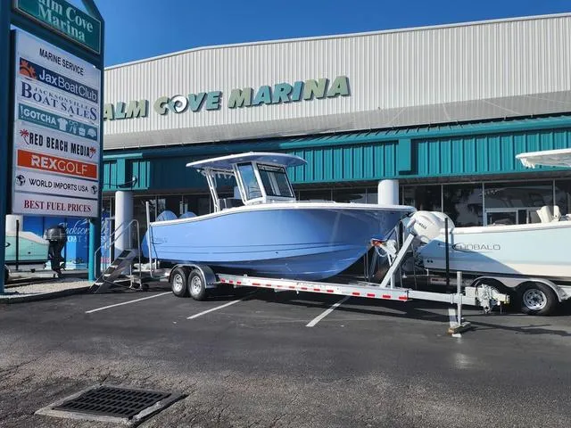 The Image of Robalo R270 Center Console 2025 - 1