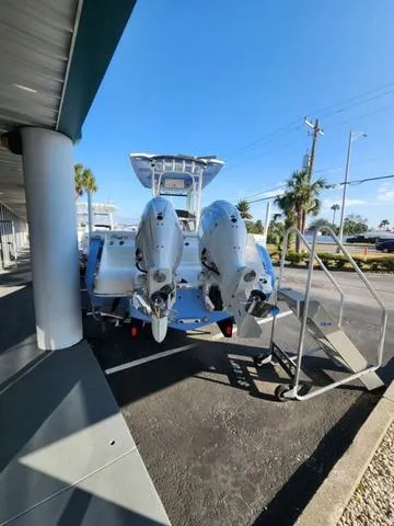 Slide: The Image of Robalo R270 Center Console 2025 - 10