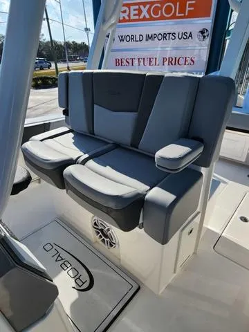 Slide: The Image of Robalo R270 Center Console 2025 - 21
