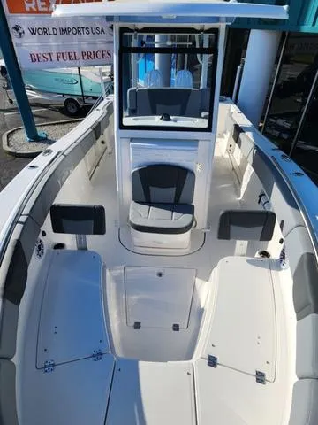 Slide: The Image of Robalo R270 Center Console 2025 - 28