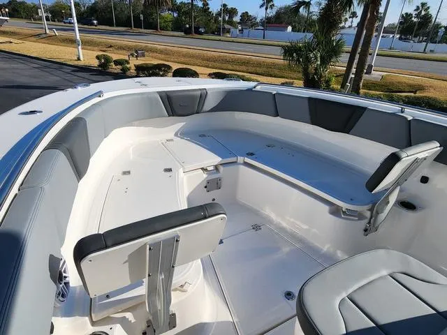 Slide: The Image of Robalo R270 Center Console 2025 - 29
