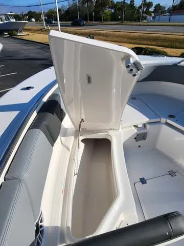 Slide: The Image of Robalo R270 Center Console 2025 - 34