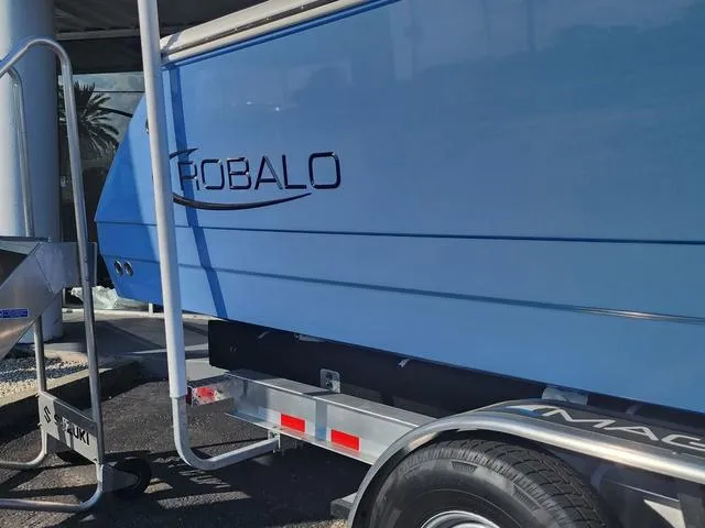 Slide: The Image of Robalo R270 Center Console 2025 - 6