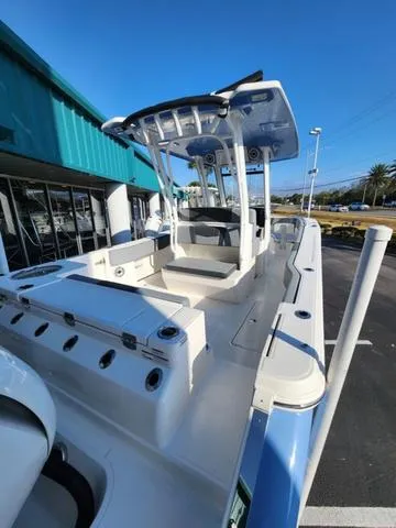 Slide: The Image of Robalo R270 Center Console 2025 - 7