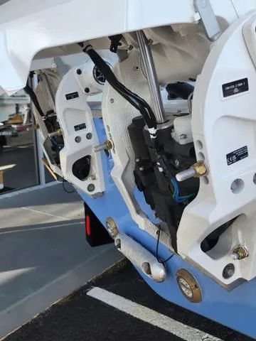 Slide: The Image of Robalo R270 Center Console 2025 - 8