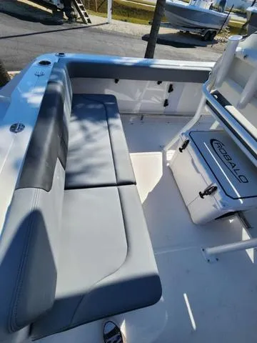 Slide: The Image of Robalo R222 Explorer 2025 - 10