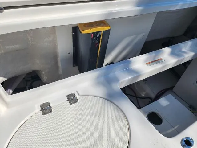 Slide: The Image of Robalo R222 Explorer 2025 - 12