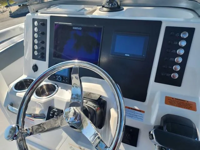 Slide: The Image of Robalo R222 Explorer 2025 - 19