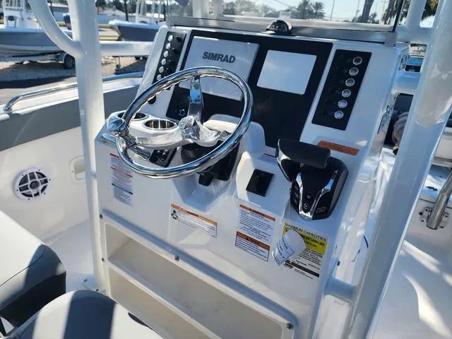 Slide: The Image of Robalo R222 Explorer 2025 - 20