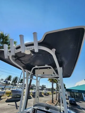 Slide: The Image of Robalo R222 Explorer 2025 - 21