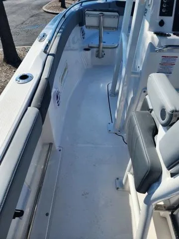 Slide: The Image of Robalo R222 Explorer 2025 - 23