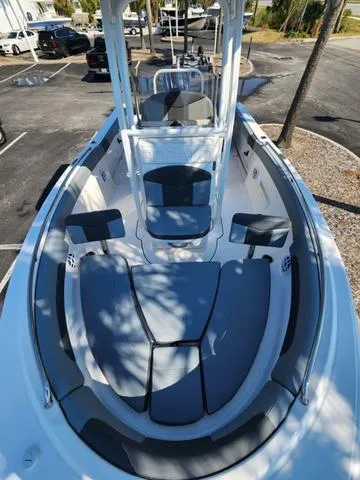 Slide: The Image of Robalo R222 Explorer 2025 - 28