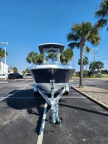 Slide: The Image of Robalo R222 Explorer 2025 - 3