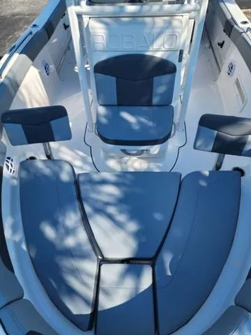 Slide: The Image of Robalo R222 Explorer 2025 - 31