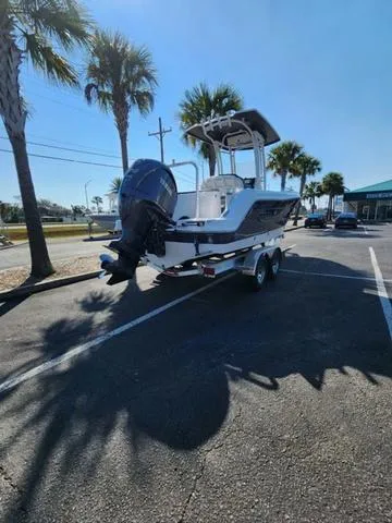 Slide: The Image of Robalo R222 Explorer 2025 - 7