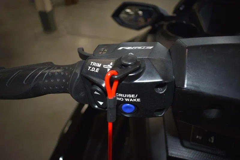 Slide: The Image of 2023 Yamaha WaveRunner FX SVHO handlebar controls with cruise and no wake features. - 16