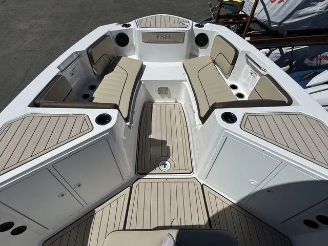 Slide: The Image of Yamaha 222 FSH Sport E 2025 - 11