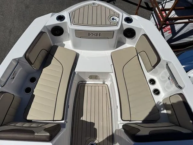 Slide: The Image of Yamaha 222 FSH Sport E 2025 - 12