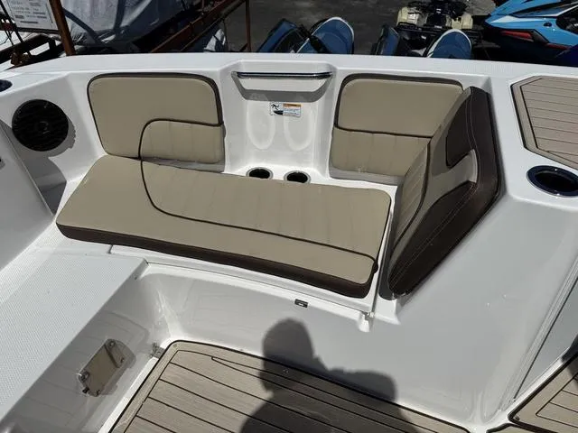 Slide: The Image of Yamaha 222 FSH Sport E 2025 - 13