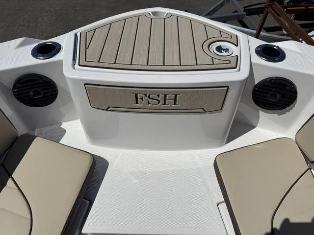 Slide: The Image of Yamaha 222 FSH Sport E 2025 - 15