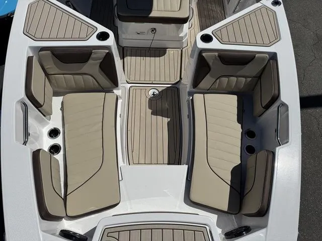 Slide: The Image of Yamaha 222 FSH Sport E 2025 - 17