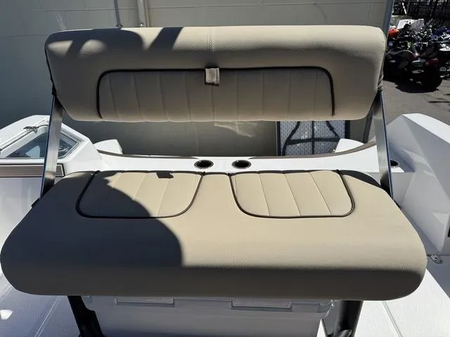 Slide: The Image of Yamaha 222 FSH Sport E 2025 - 27