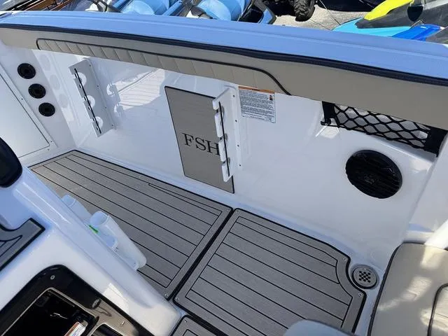 Slide: The Image of Yamaha 222 FSH Sport E 2025 - 7