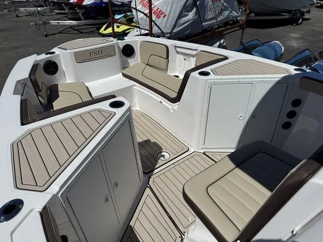 Slide: The Image of Yamaha 222 FSH Sport E 2025 - 9