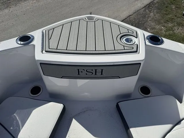 Slide: The Image of Yamaha 255 FSH Sport E 2025 - 14