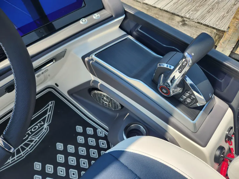 Slide: The Image of Bennington 28QXSBAX1SR 2025 - 14