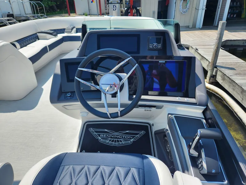 Slide: The Image of Bennington 28QXSBAX1SR 2025 - 15