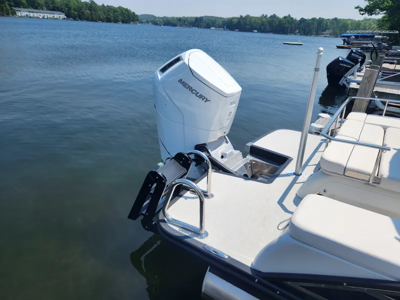 Slide: The Image of Bennington 28QXSBAX1SR 2025 - 18