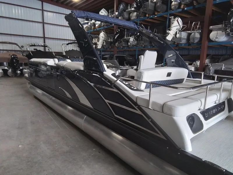 Slide: The Image of Bennington 28QXSBAX1SR 2025 - 20