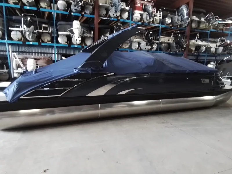 Slide: The Image of Bennington 28QXSBAX1SR 2025 - 21