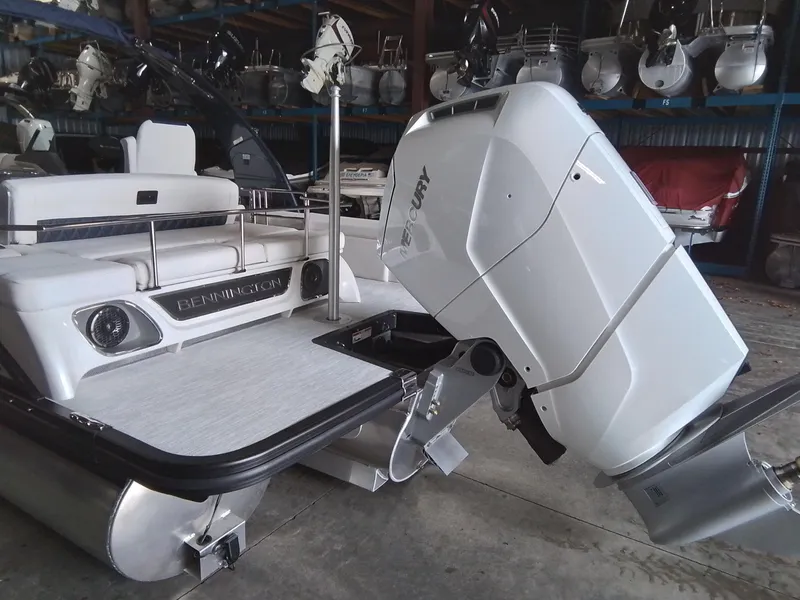 Slide: The Image of Bennington 28QXSBAX1SR 2025 - 24