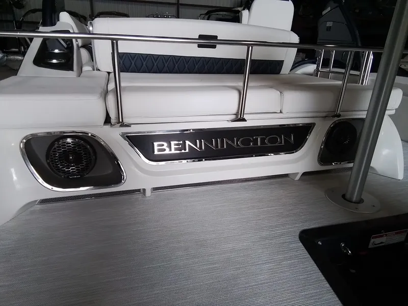 Slide: The Image of Bennington 28QXSBAX1SR 2025 - 25