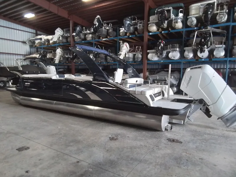 Slide: The Image of Bennington 28QXSBAX1SR 2025 - 26