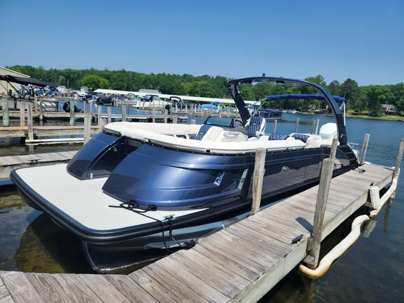 Slide: The Image of Bennington 28QXSBAX1SR 2025 - 3