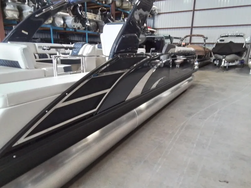 Slide: The Image of Bennington 28QXSBAX1SR 2025 - 31