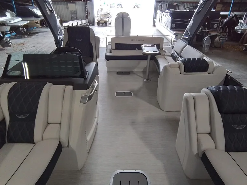 Slide: The Image of Bennington 28QXSBAX1SR 2025 - 33