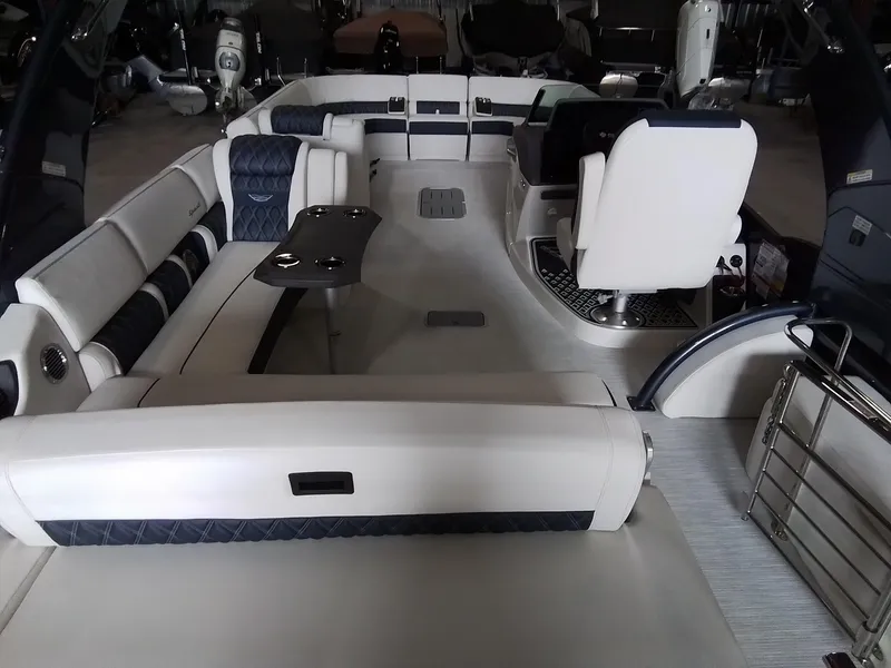 Slide: The Image of Bennington 28QXSBAX1SR 2025 - 34