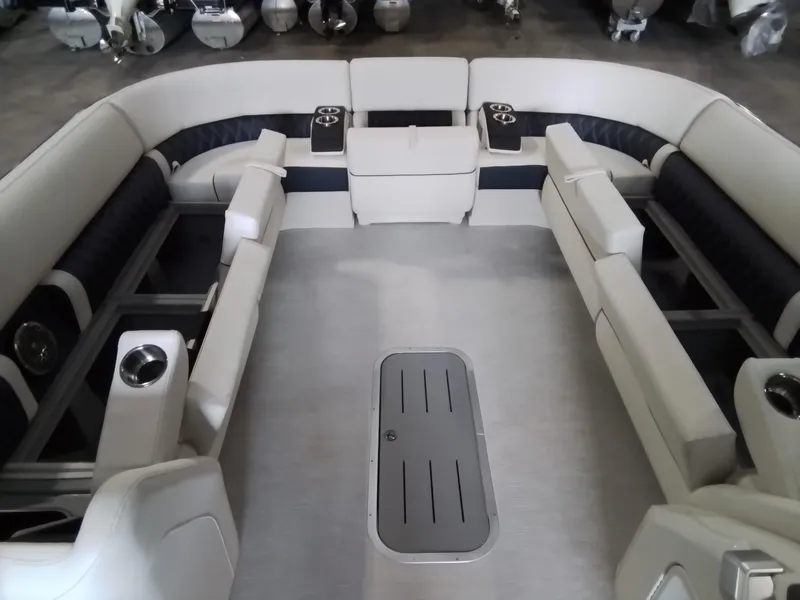 Slide: The Image of Bennington 28QXSBAX1SR 2025 - 37