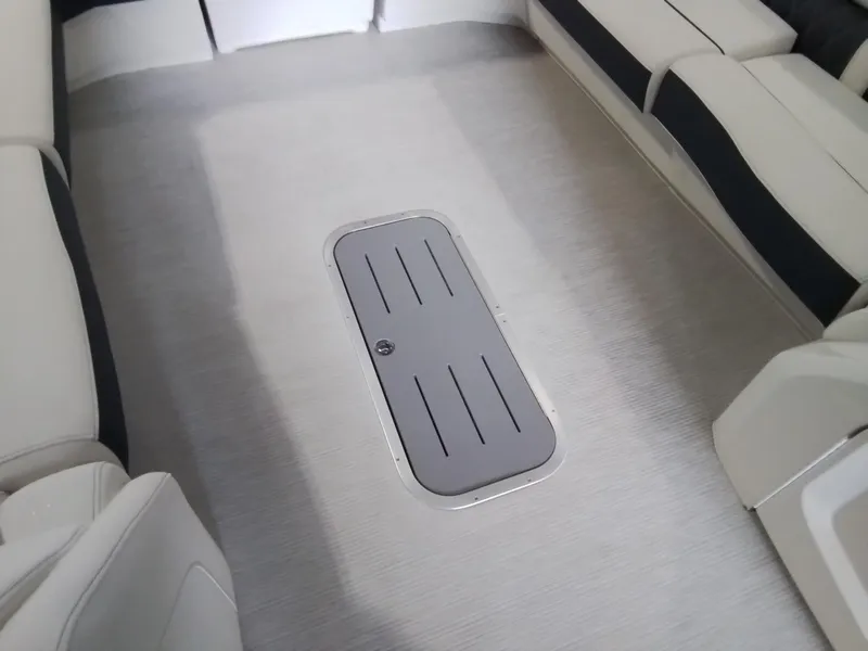 Slide: The Image of Bennington 28QXSBAX1SR 2025 - 38