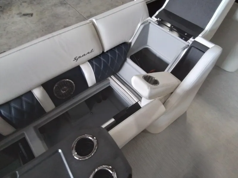 Slide: The Image of Bennington 28QXSBAX1SR 2025 - 42